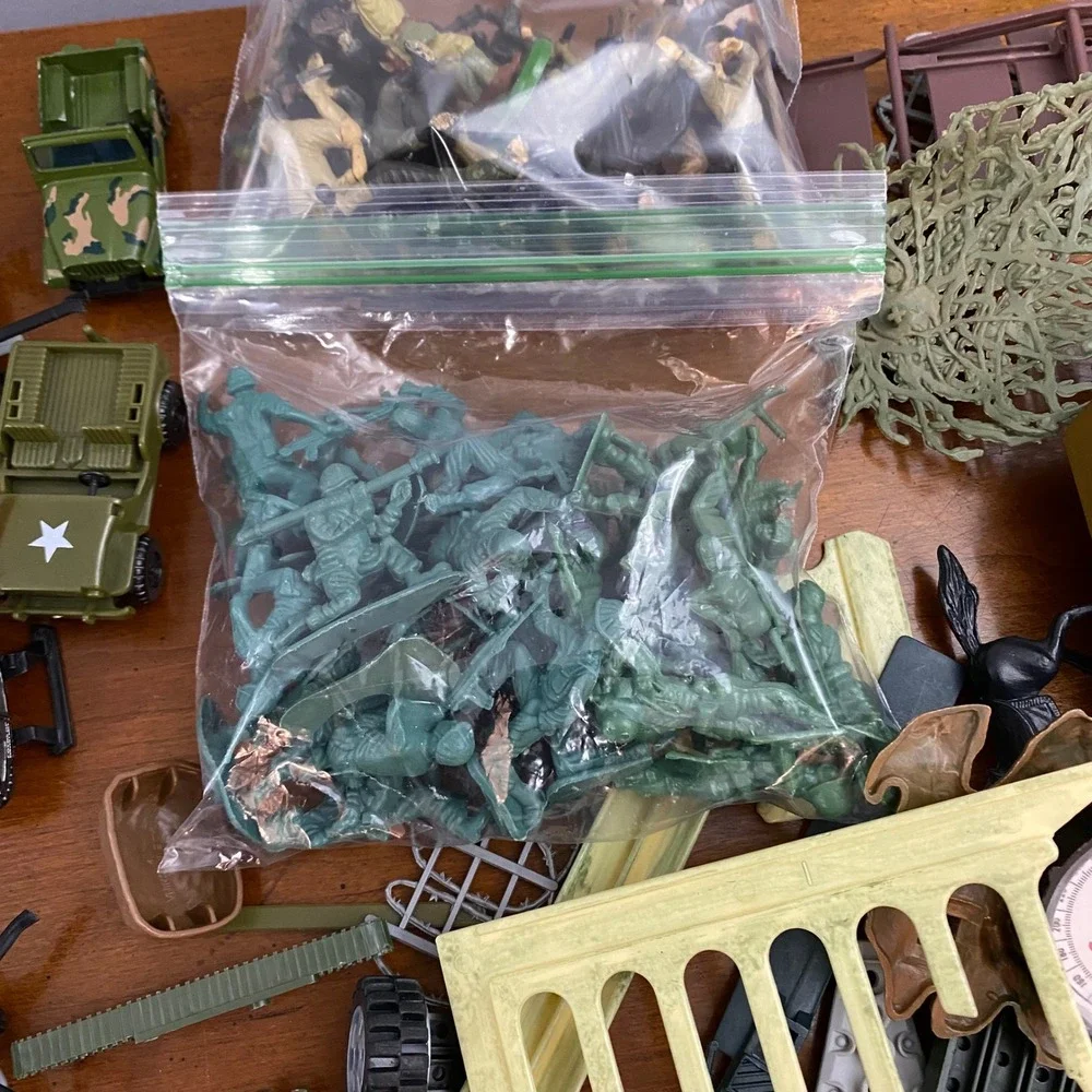 Vintage Plastic Green Army Men Toy Soldier Figures Huge Lot Vehicles Accessories